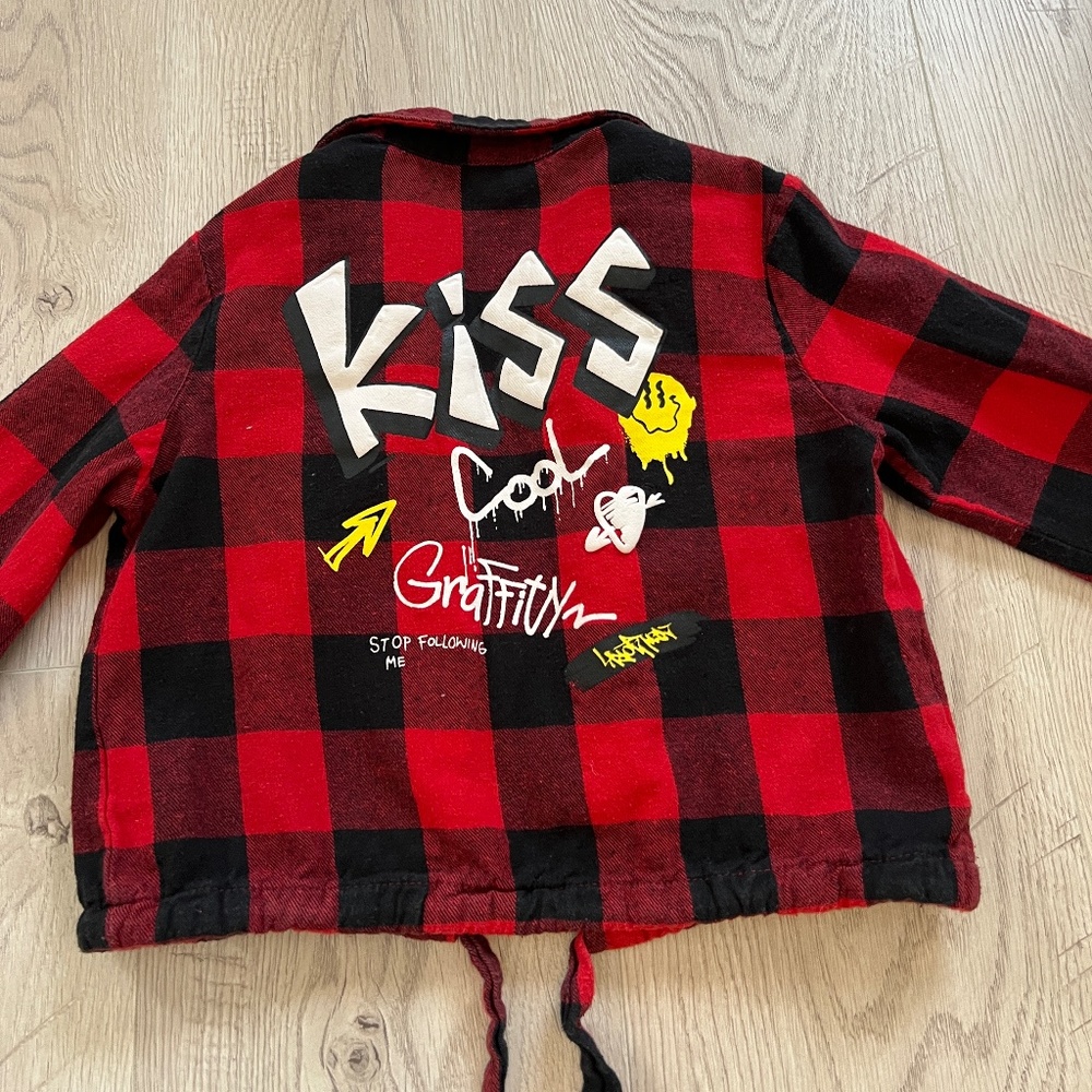 Noizz Graffiti Red Button Down Plaid Shirt Front Tie Sz. 7